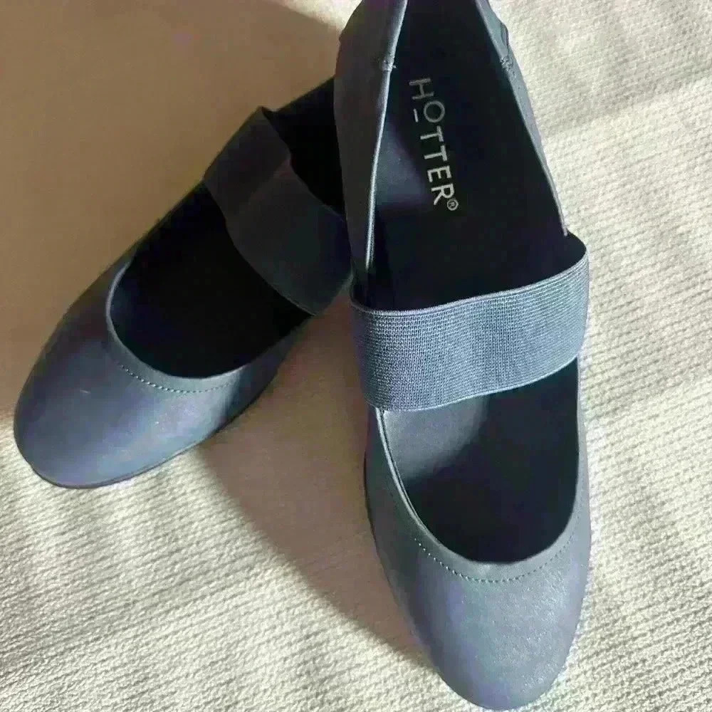 Hotter Brand Indigo Vegan Friendly Women’s Shoe.  US Size 9.  UK Size 7. EUC